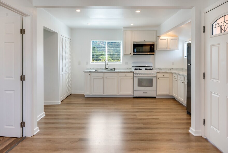 Building Photo - 6858 Quinton Ln