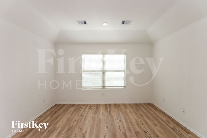 Building Photo - 7727 Jasmine Chase Dr