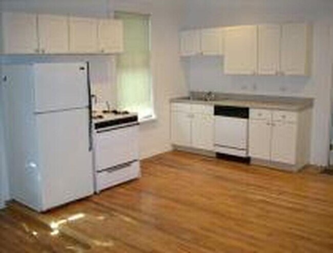Building Photo - 2 bedroom in Chicago IL 60657