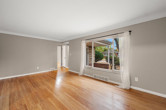 Building Photo - 21848 Sussex St