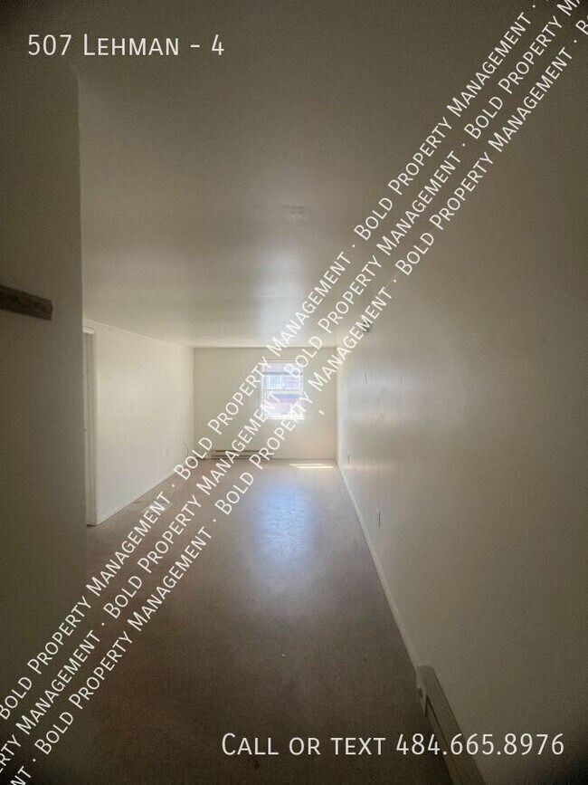 Building Photo - 507 Lehman-4