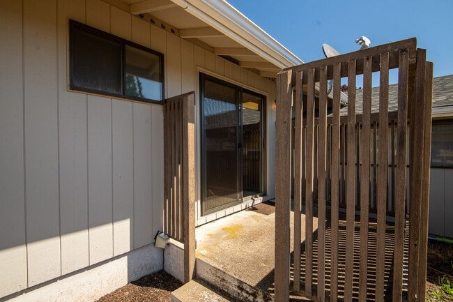 Building Photo - Fern Court Duplex