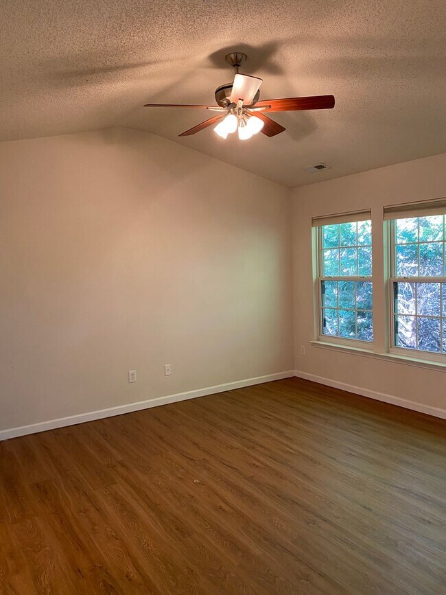 Building Photo - 115 Brentfield Loop