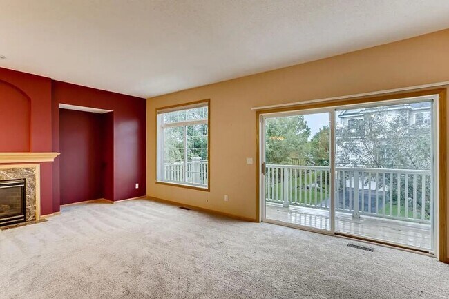 Building Photo - Bright End-Unit 2BD Townhome with Fireplace, Deck & Big Bedrooms