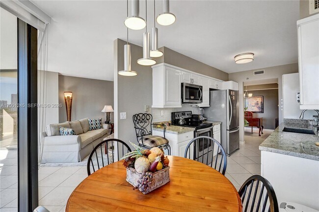 Building Photo - 3600 Yacht Club Dr