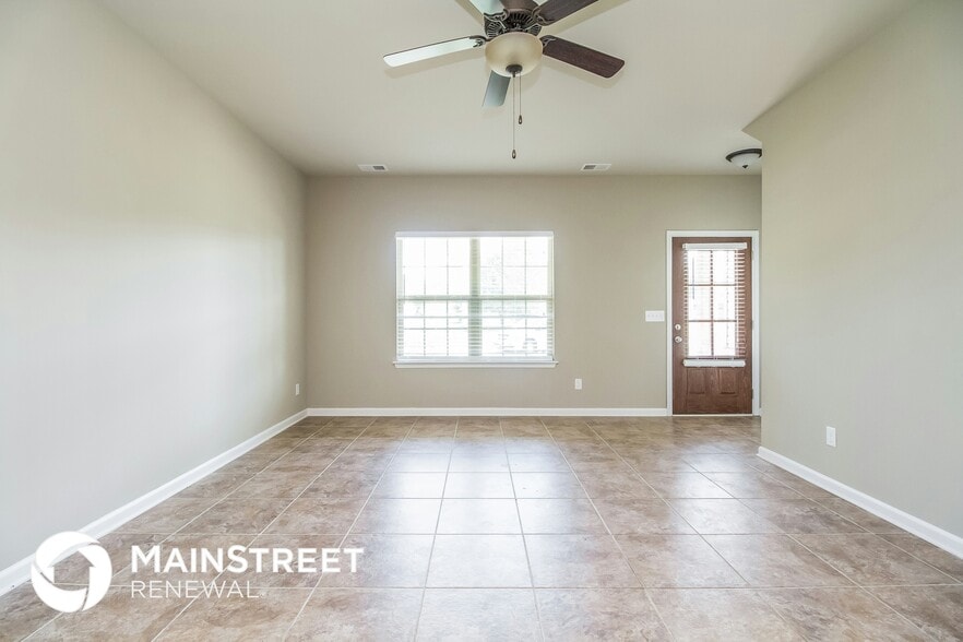 Building Photo - 153 Lyndhurst Dr