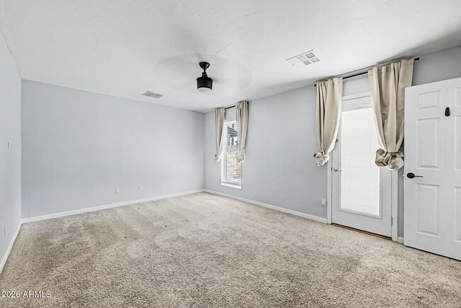 Building Photo - 855 W Lindner Ave