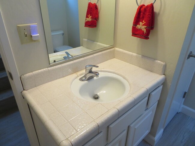 Building Photo - 3 bedroom, 2 bathroom in Scotts Valley