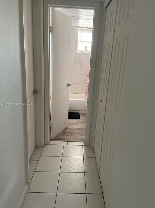 Building Photo - 1350 NE 119th St