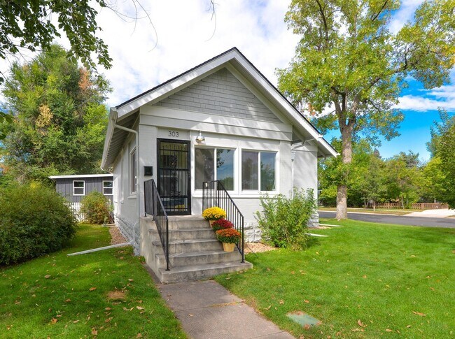 Building Photo - Beautifully remodeled 3 Bedroom Bungalow in Old Town