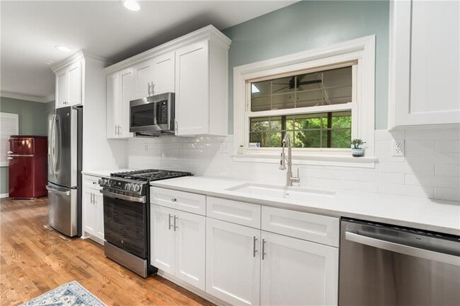 Building Photo - 1235 Spring Valley Ln NE