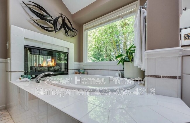 Building Photo - 5571 178th Ave SE