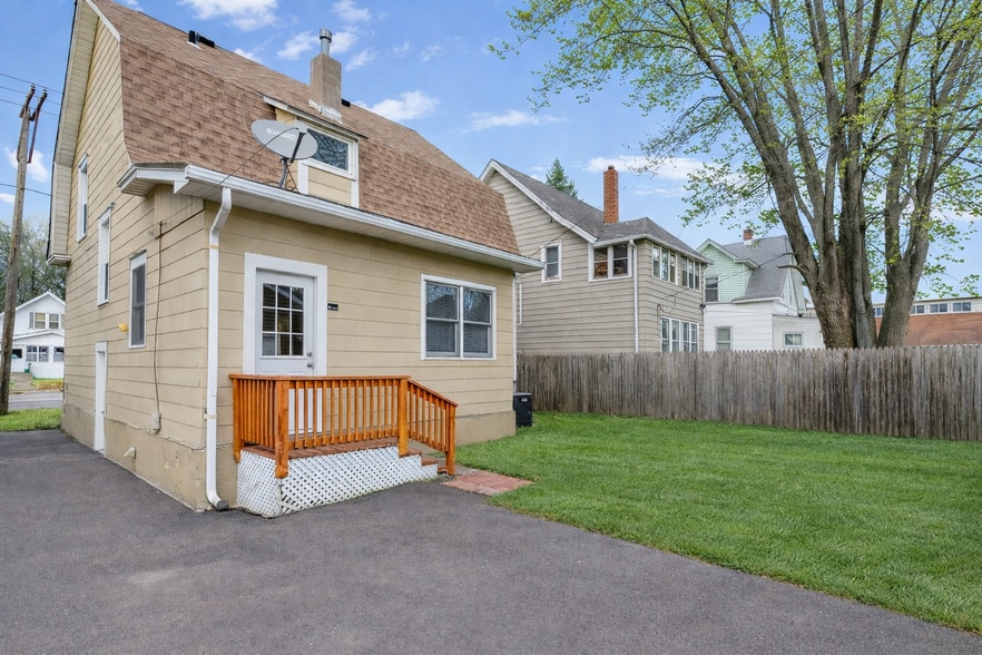 Building Photo - 1498 Selby Ave