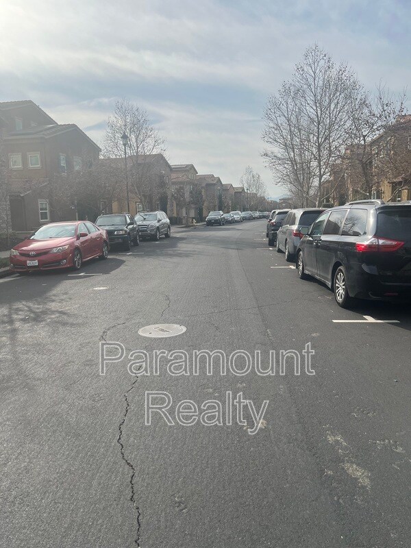 Building Photo - 3203 Vittoria Loop