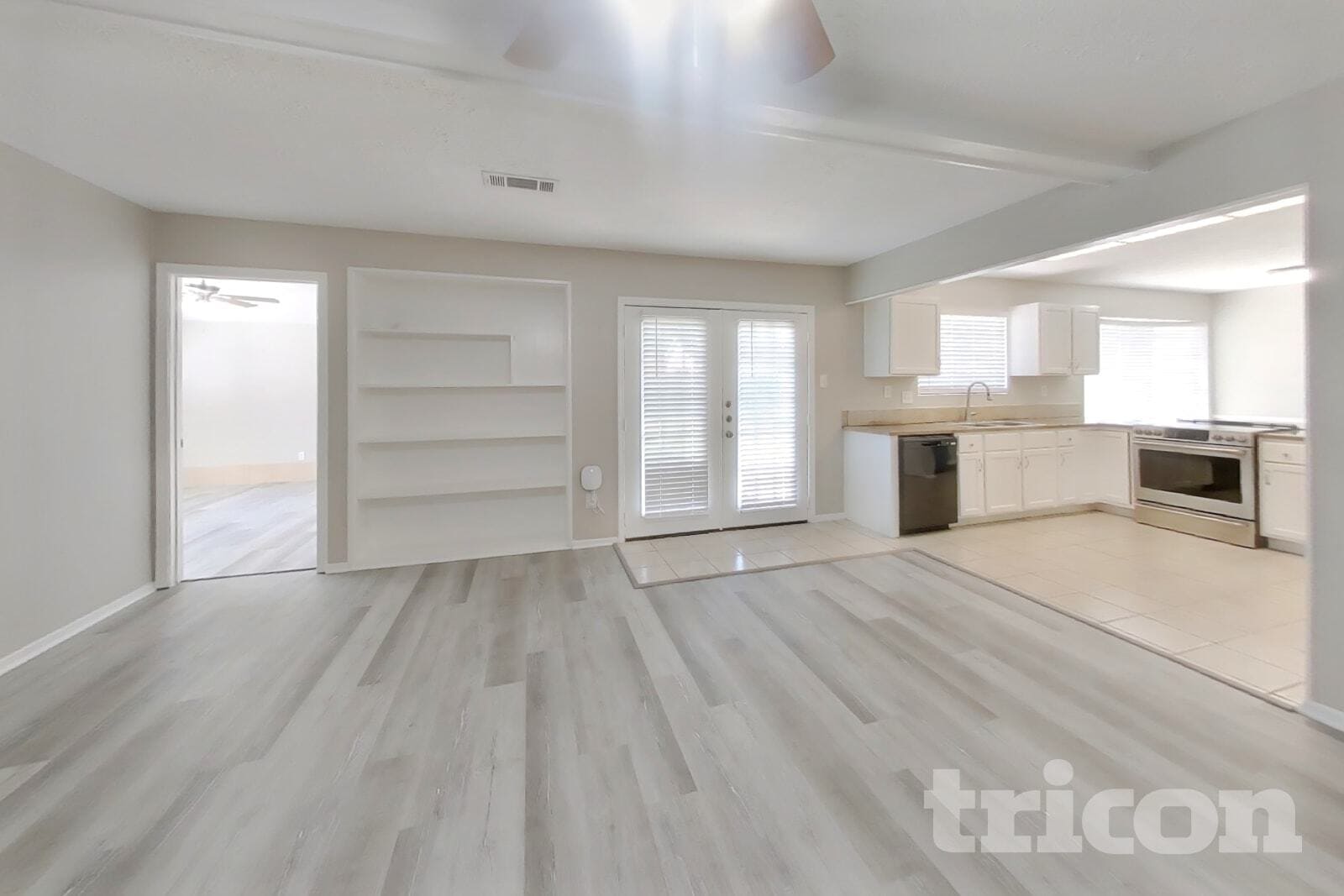 Building Photo - 3815 Regency Dr