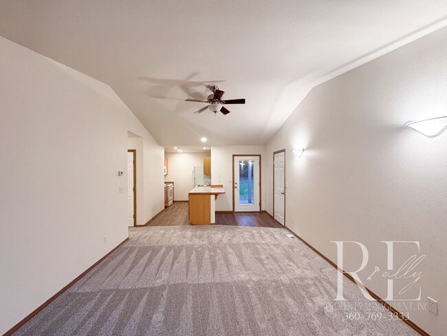 Building Photo - Freshly Updated Duplex with Private Yard & Garage on Quiet Dead-End Street