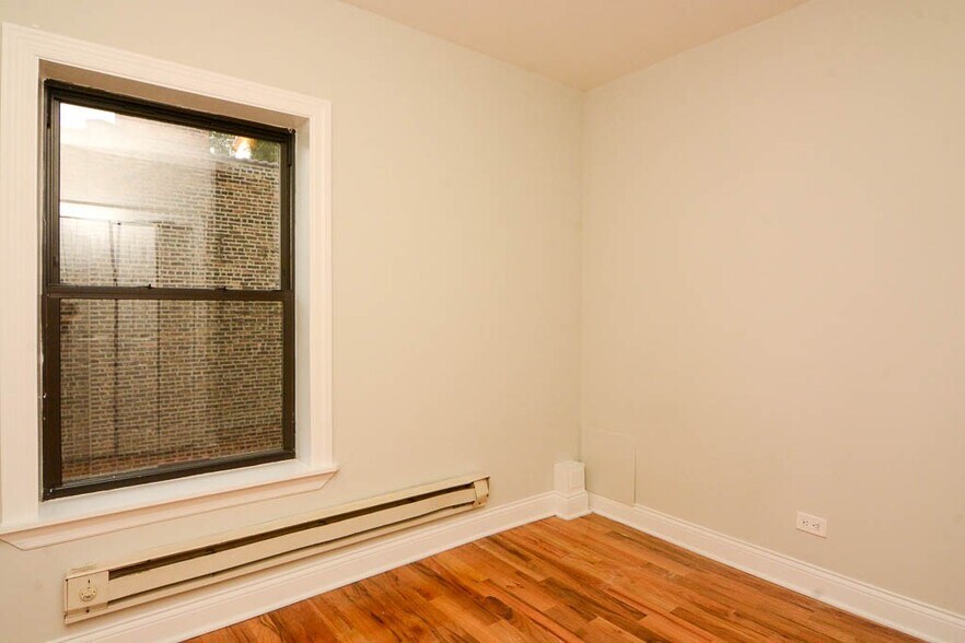 Building Photo - 6265 W Cornelia Ave
