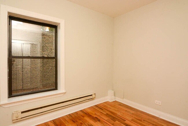 Building Photo - 6265 W Cornelia Ave