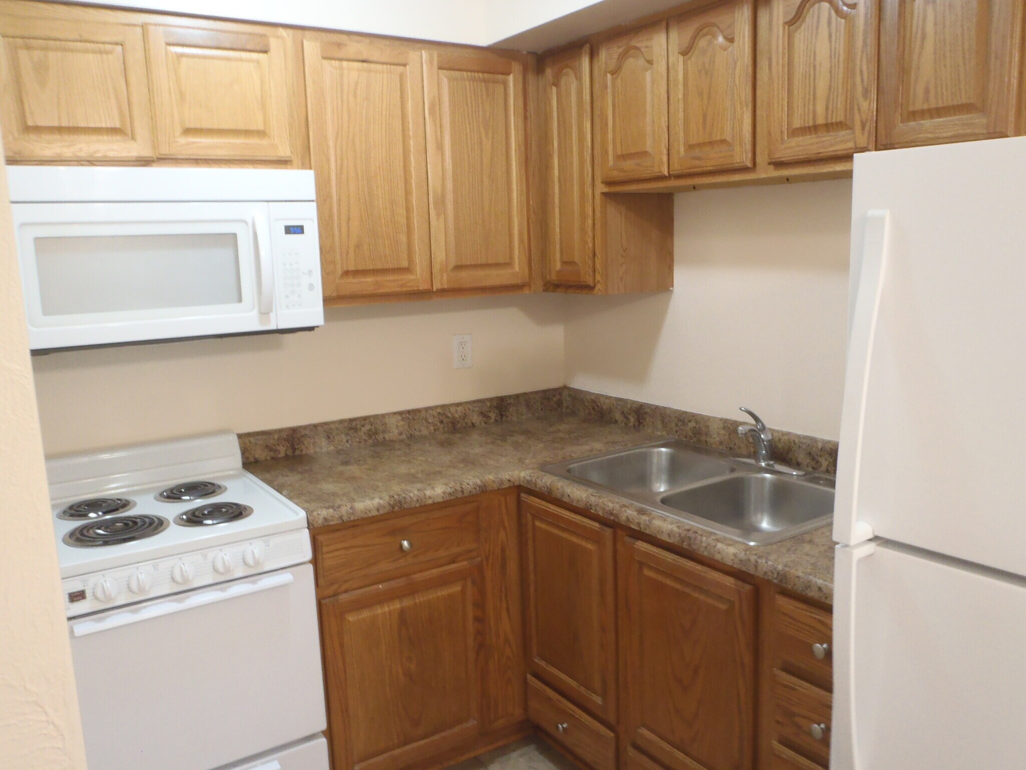 Building Photo - 4501 rushmore Dr NE