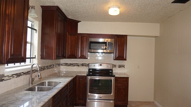 Building Photo - 9217 Carousel Ln