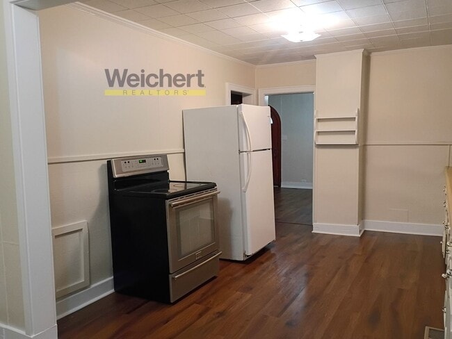 Building Photo - Charming 2BR/1BA Home with Spacious Backyard