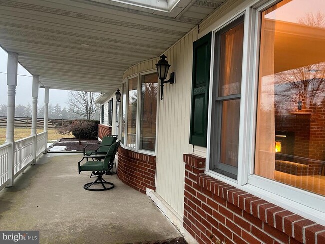 Building Photo - 46 Buck Dr