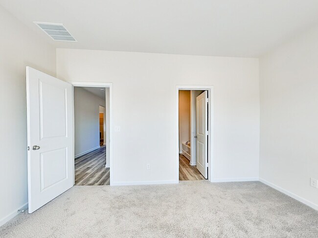 Building Photo - 1021 Claas Wy