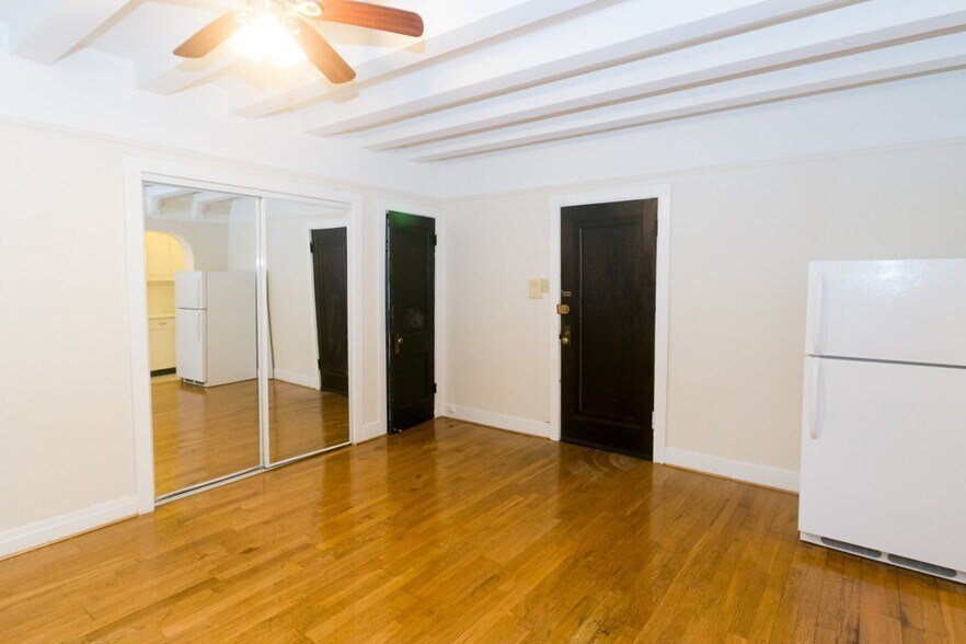 Building Photo - 4741 N Paulina St