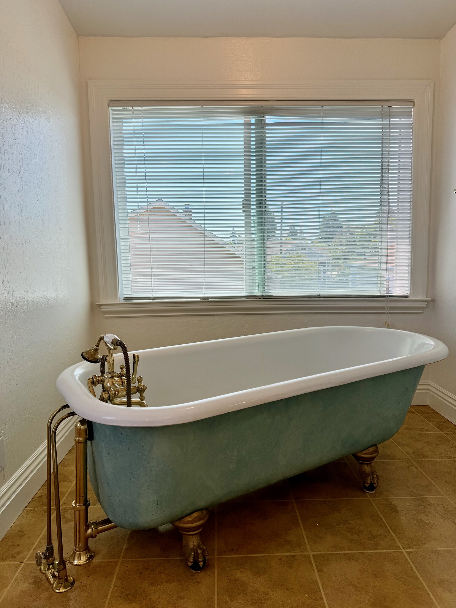 Claw Foot Tub - 1910 Union St