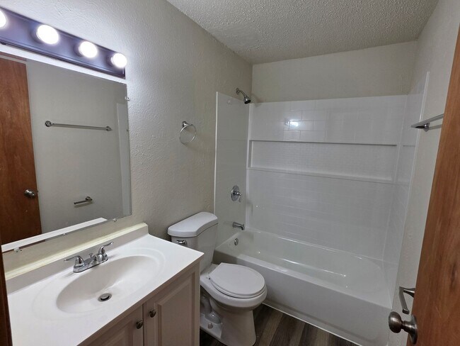 Building Photo - 2096 Imperial Ln