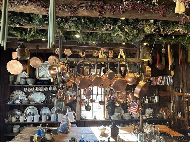 Building Photo - 245 Cove Point Rd W