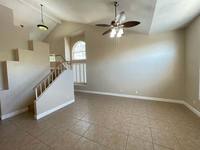 Building Photo - Carry Over Showing: This property has been...