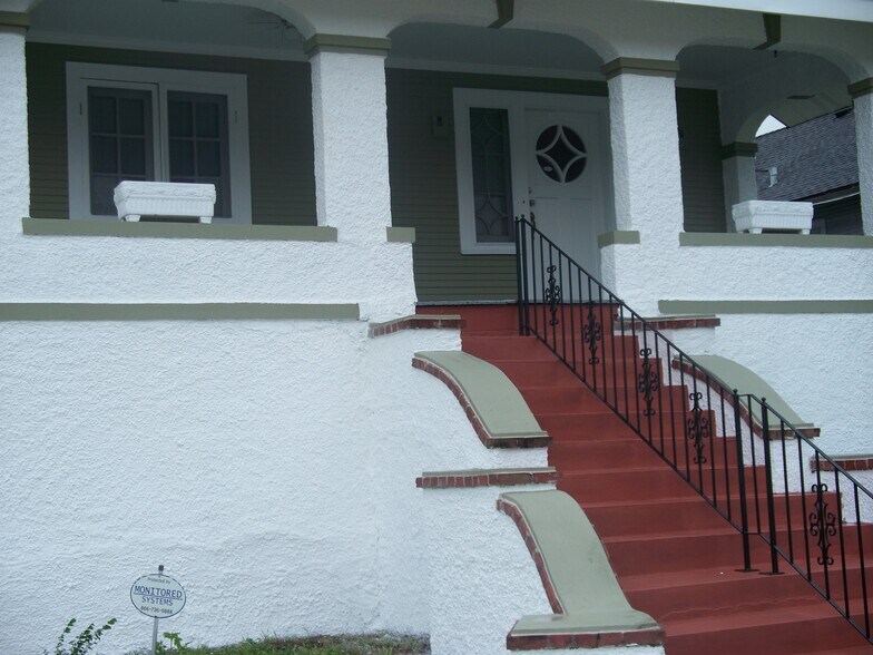 Front 2 - 4300 S Johnson St