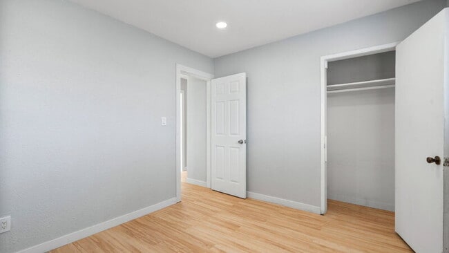 Building Photo - 243 San Jacinto Dr