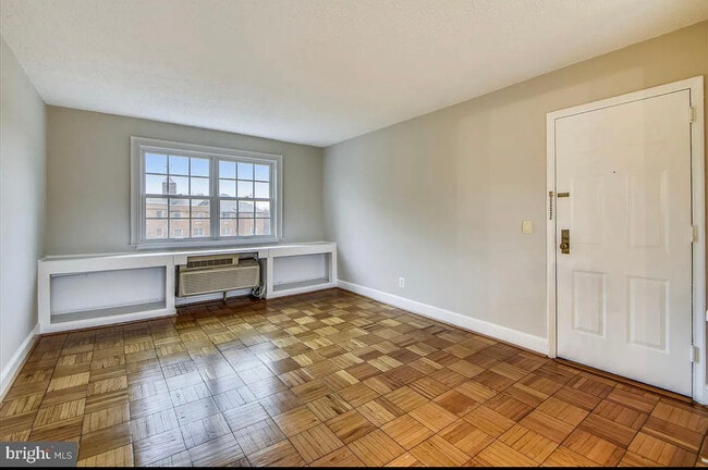 Building Photo - 1624 W Abingdon Dr