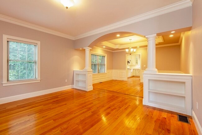 Building Photo - 33 Liberty Ave