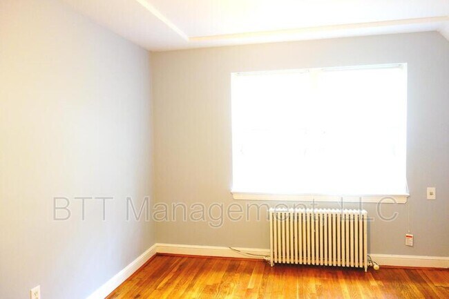 Building Photo - 8409 Greenwood Ave