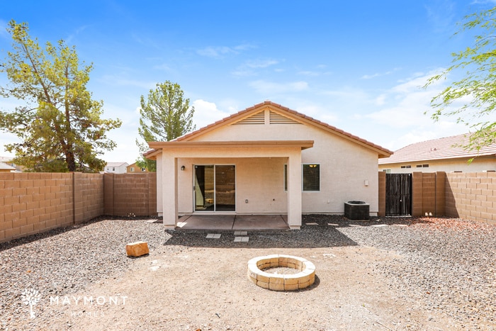 Building Photo - 1752 W Harding Ave