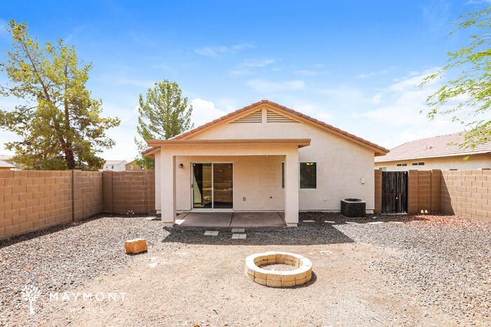 Building Photo - 1752 W Harding Ave