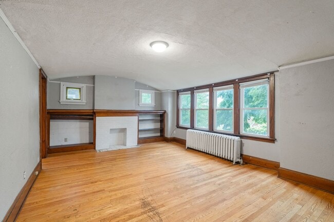 Building Photo - Downer upper across from UWM