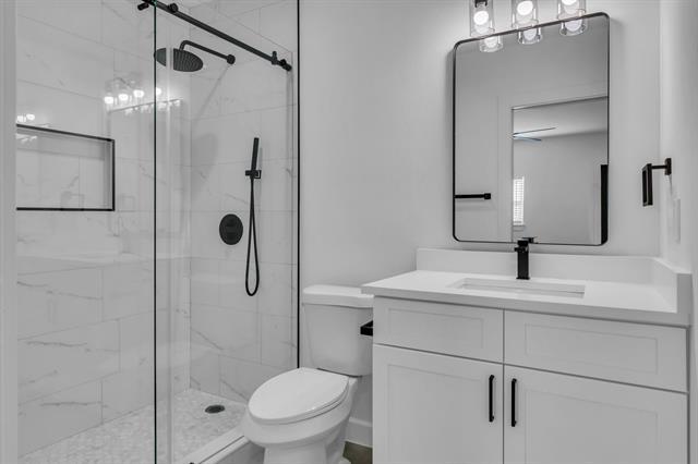 Building Photo - 817 N Shore Dr