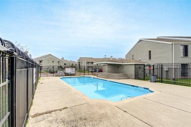 Building Photo - 12500 Sandpiper Dr