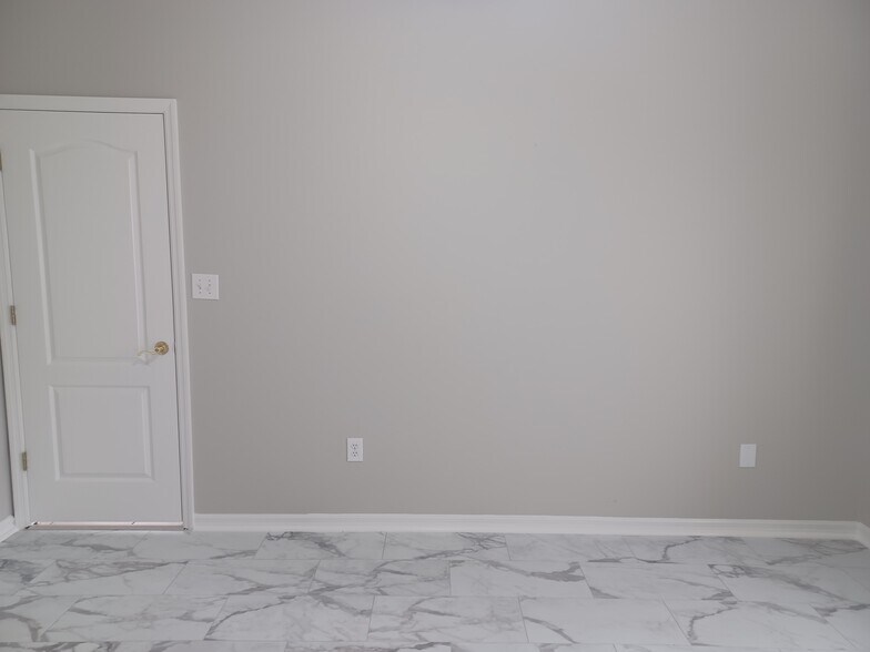 Building Photo - 2250 Candlewood Ln E