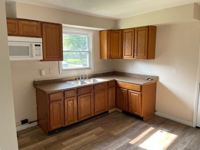 Building Photo - 3 Bedroom Ranch Home