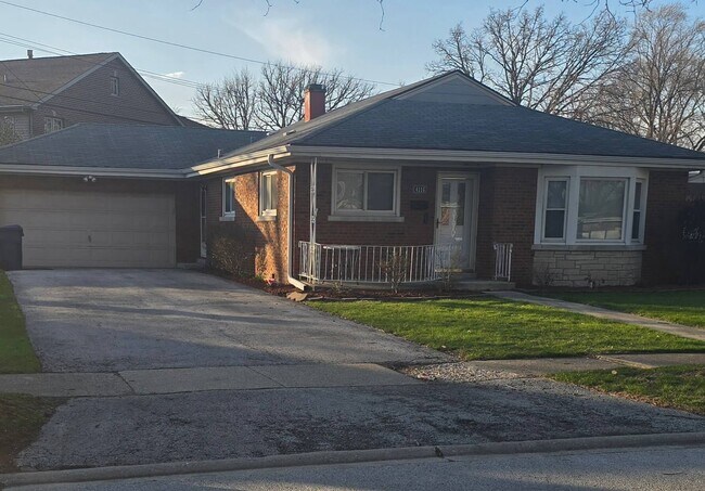 Building Photo - 4116 W 109th St