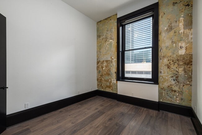 Building Photo - Historic Charm with Live-Work Flexibility in Downtown Honolulu