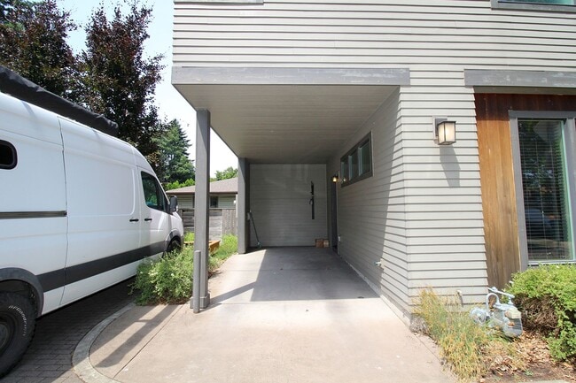 Building Photo - 2273 SE 77th Ave