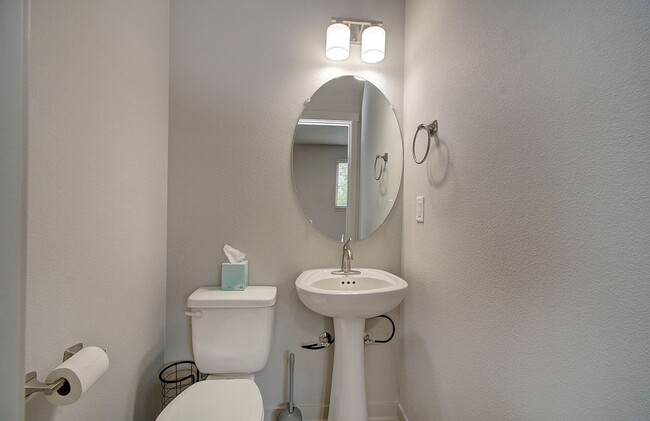 Building Photo - 3bd 2.5ba Daylight Ranch Home on Corner Lot