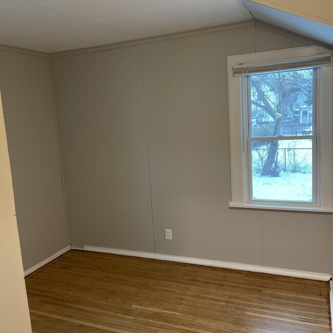 Building Photo - 378 Roycroft Dr