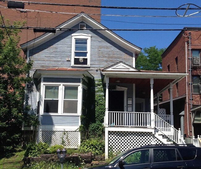 Building Photo - 134 King St
